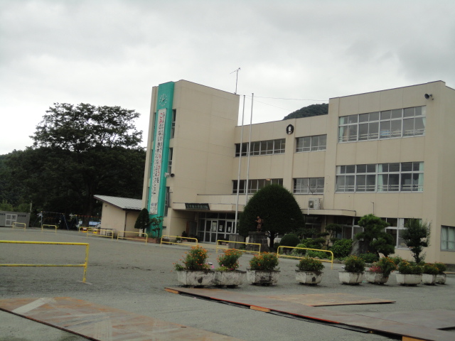 Primary school. Tsuru City AzumaKei to elementary school (elementary school) 766m