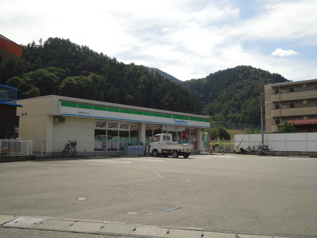 Convenience store. FamilyMart Tsurubunkadai entrance shop until the (convenience store) 588m