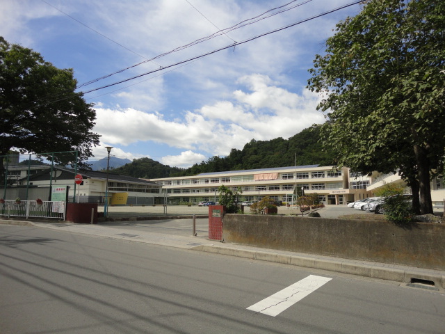 Primary school. 1846m to Tsuru Tachiya village first elementary school (elementary school)