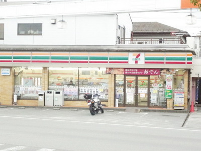 Convenience store. 2100m to Seven-Eleven (convenience store)